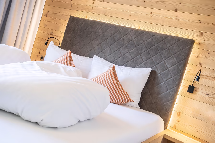 Grosses Doppelbett im Chalet © Bildlmacher
